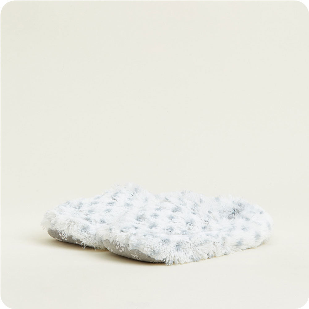 FW-SLI-4-Snowy-Slippers-06-Crop_5386dc30-0f50-4b51-8863-3b028f15e873-4